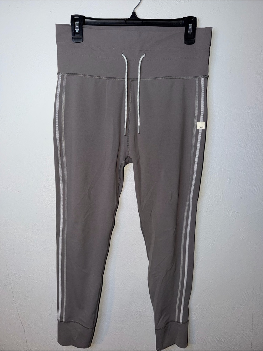 Vuori Gray Leggings with White Side Stripes